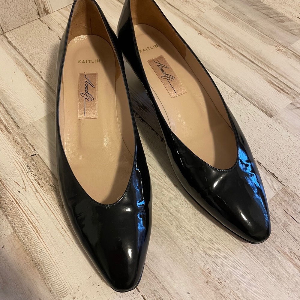 Amalfi Kaitlin pump size 9B looks brand new